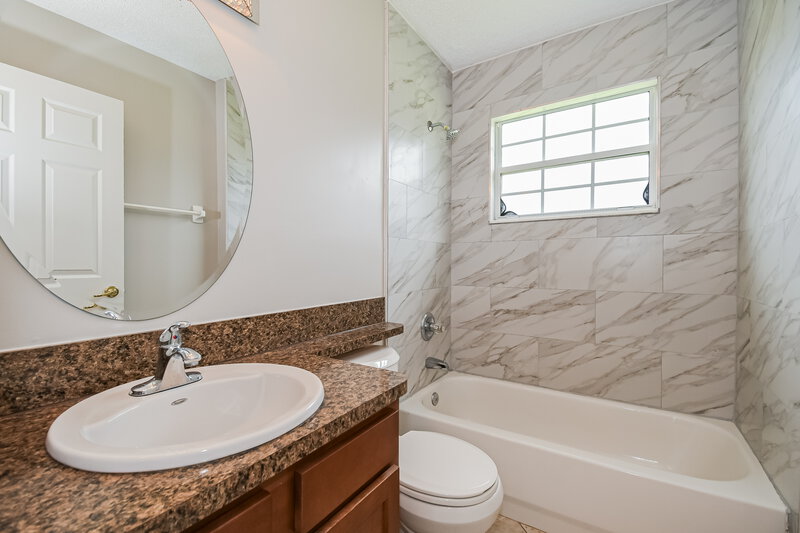 1,765/Mo, 2943 Tuscarora Trl Middleburg, FL 32068 Bathroom View