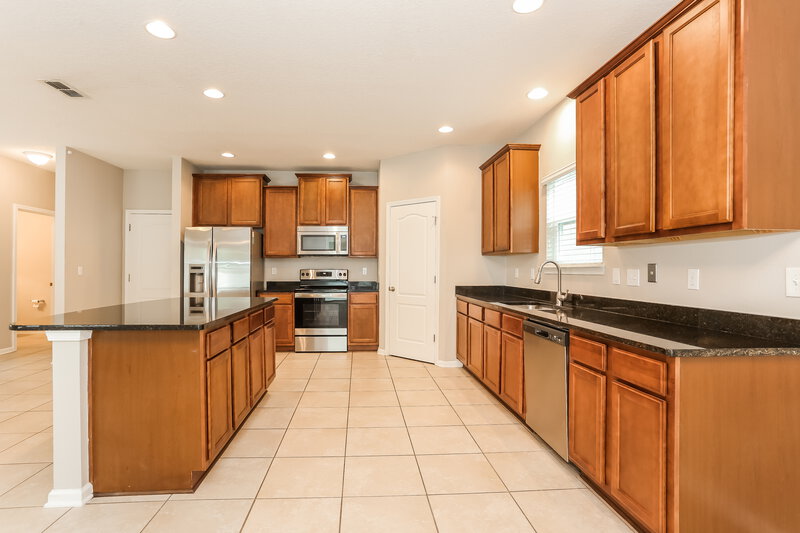 2,080/Mo, 560 Drysdale Dr Orange Park, FL 32065 Kitchen View