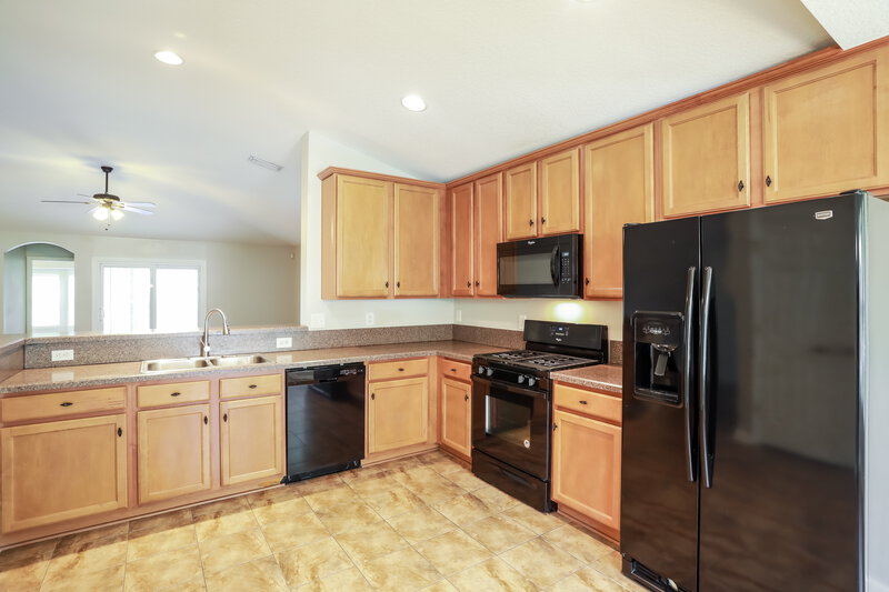 2,175/Mo, 1023 Beckingham Dr St Augustine, FL 32092 Kitchen View