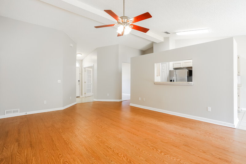 2,270/Mo, 1903 Suwannee River Dr Fleming Island, FL 32003 Living Room View 2