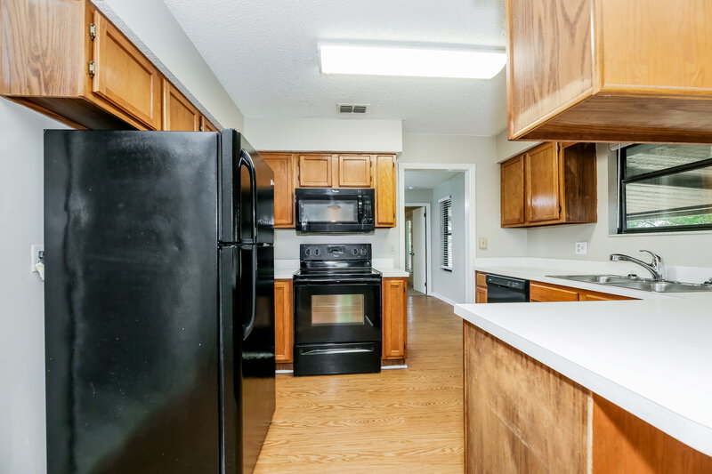 1,765/Mo, 7908 Jeff Dr Jacksonville, FL 32244 Kitchen View 2