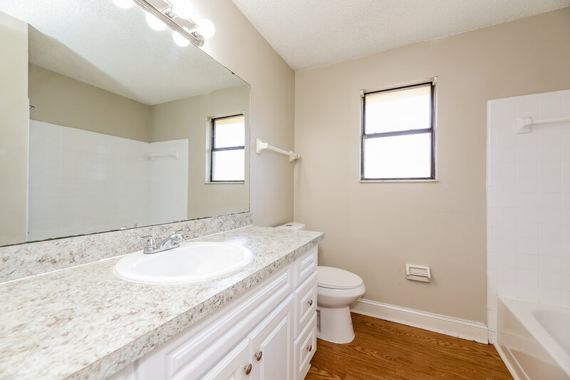 1,765/Mo, 7908 Jeff Dr Jacksonville, FL 32244 Main Bathroom View
