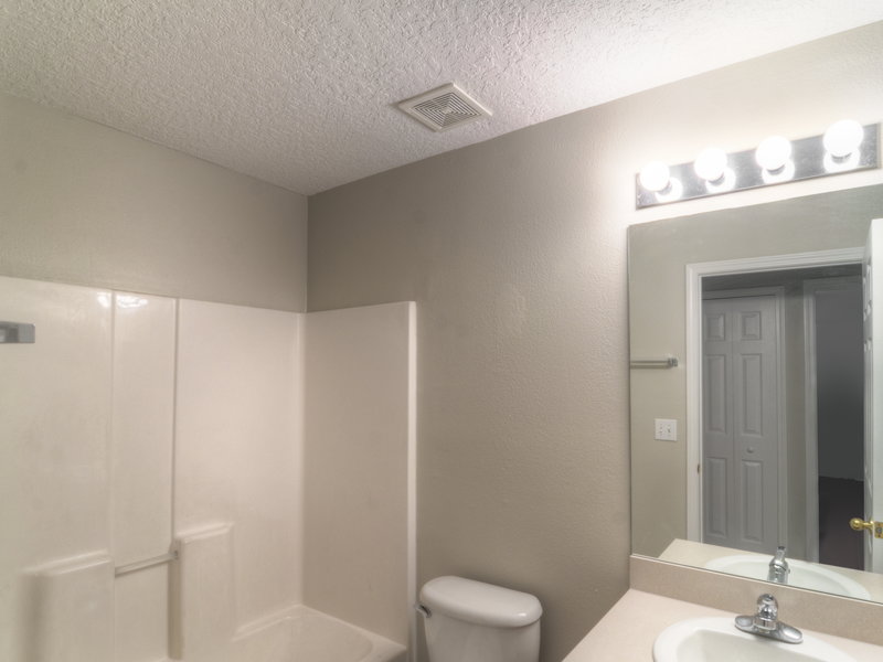 1,340/Mo, 7044 Deer Lodge Cir Unit 107 Jacksonville, FL 32256 Standard Bath View