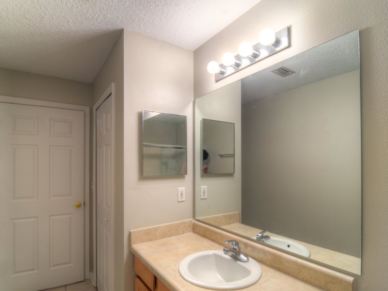 1,340/Mo, 7044 Deer Lodge Cir Unit 107 Jacksonville, FL 32256 Master Bath View