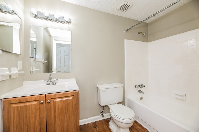1,680/Mo, 2819 Kiowa Ave Orange Park, FL 32065 Bathroom View