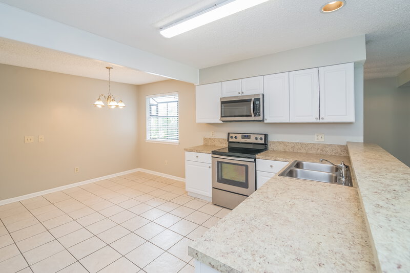 0/Mo, 2172 Aztec Dr W Jacksonville, FL 32246 Kitchen View