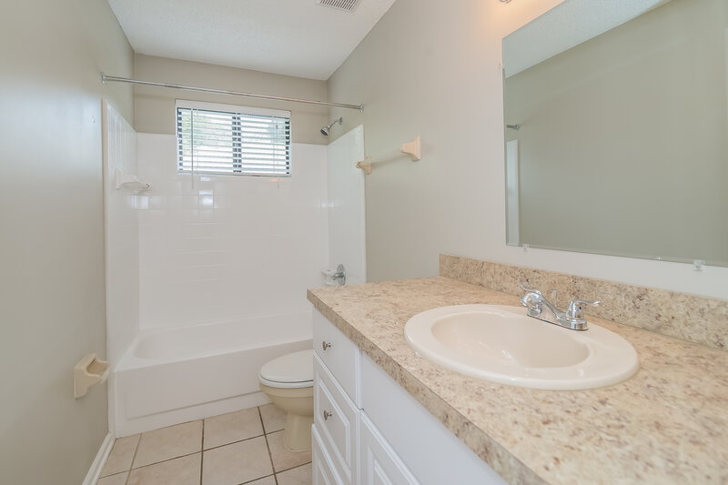 0/Mo, 2172 Aztec Dr W Jacksonville, FL 32246 Master Bathroom View