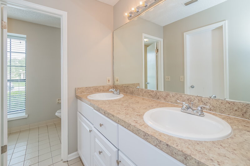 0/Mo, 2172 Aztec Dr W Jacksonville, FL 32246 Bathroom View