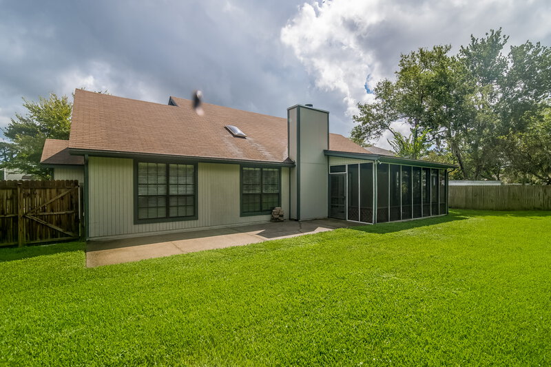 0/Mo, 2172 Aztec Dr W Jacksonville, FL 32246 Rear View