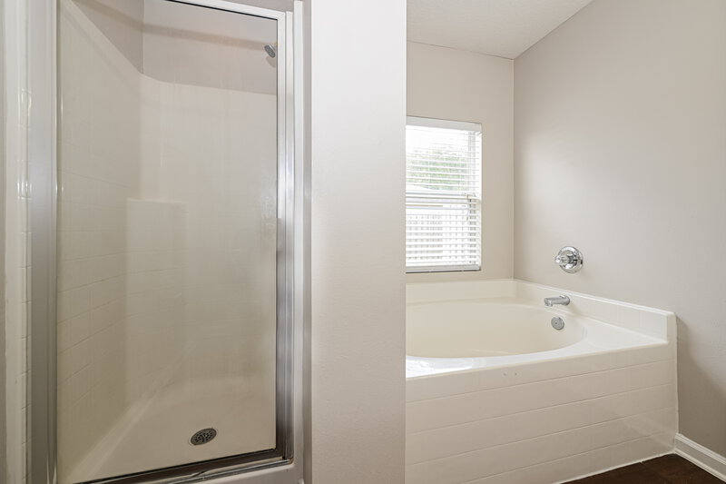 2,495/Mo, 6381 Rising Sun Dr Jacksonville, FL 32218 Main Bathroom View 2