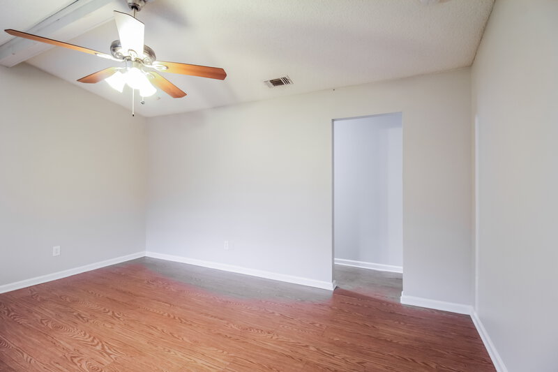 1,650/Mo, 8442 Finwood Ave Jacksonville, FL 32221 Living Room View 2
