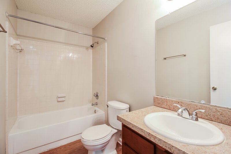 1,650/Mo, 8442 Finwood Ave Jacksonville, FL 32221 Bathroom View