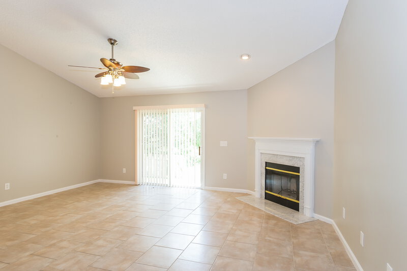 1,980/Mo, 14130 Crestwick Dr E Jacksonville, FL 32218 Living Room View