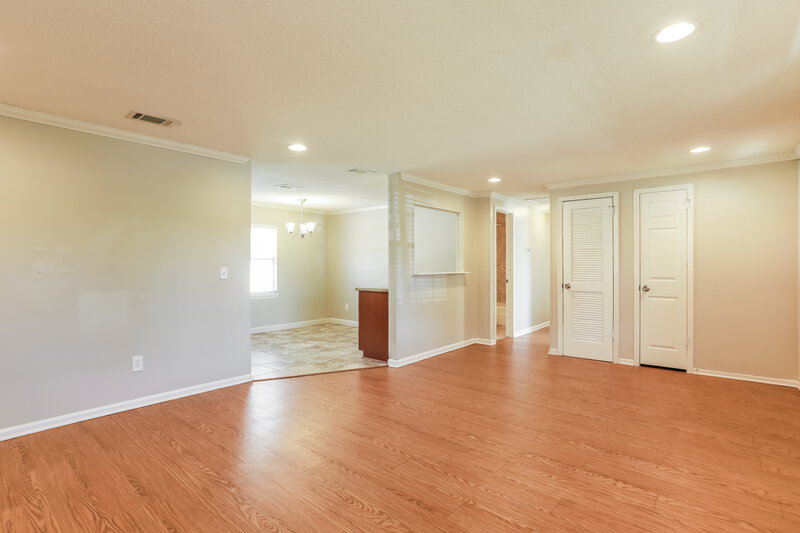 1,630/Mo, 7527 Springer Pl Jacksonville, FL 32244 Living Room View 2
