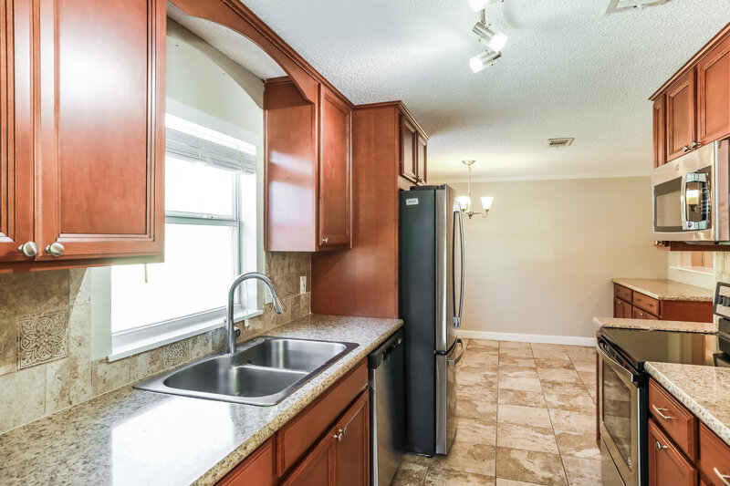 1,630/Mo, 7527 Springer Pl Jacksonville, FL 32244 Kitchen View 2