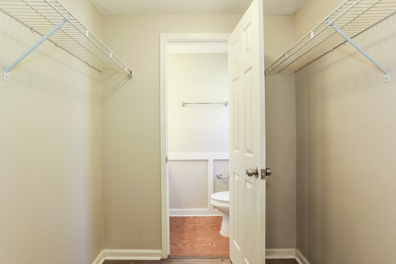1,630/Mo, 7527 Springer Pl Jacksonville, FL 32244 Main Bathroom View 2