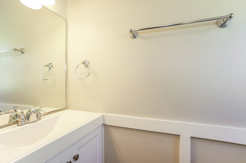 1,630/Mo, 7527 Springer Pl Jacksonville, FL 32244 Bathroom View