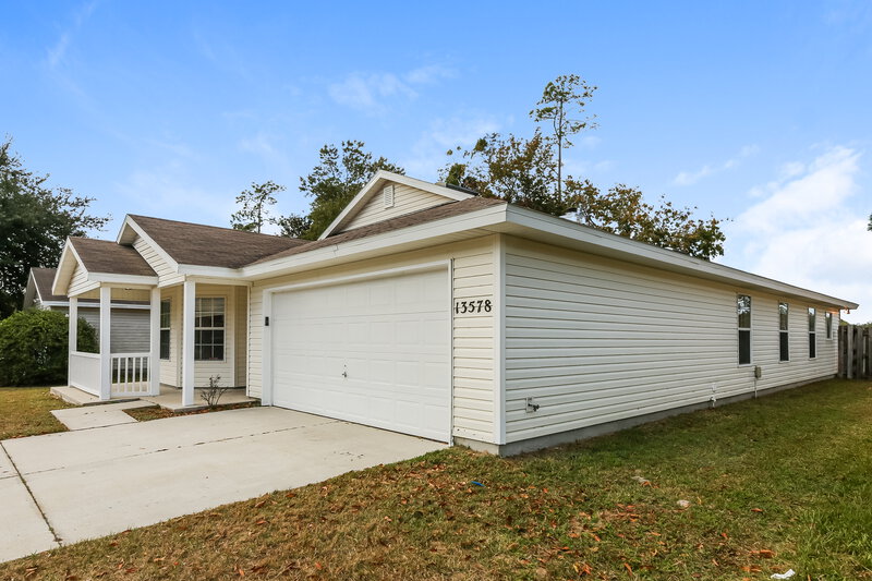 1,805/Mo, 13578 Ashford Wood Ct W Jacksonville, FL 32218 Front View