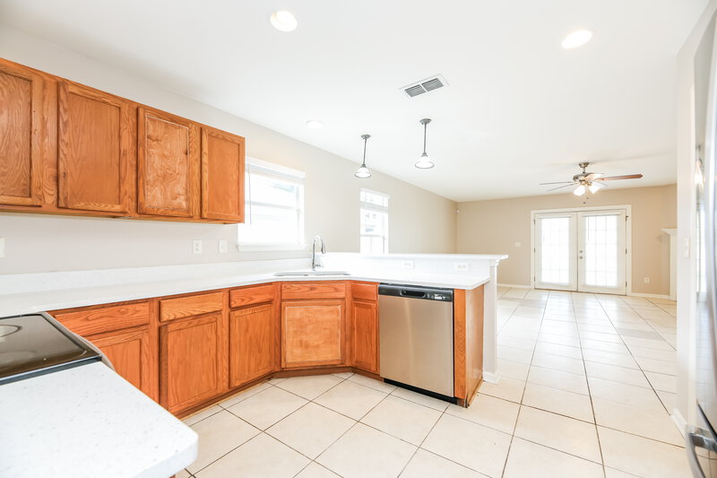 1,805/Mo, 13578 Ashford Wood Ct W Jacksonville, FL 32218 Kitchen View