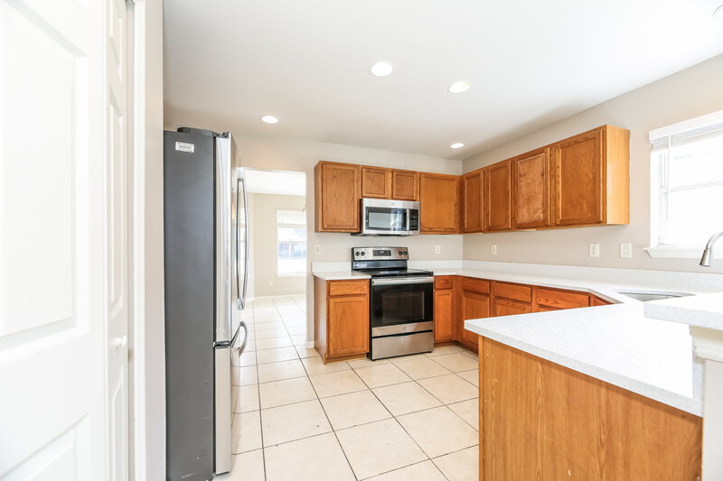 1,805/Mo, 13578 Ashford Wood Ct W Jacksonville, FL 32218 Kitchen View 2