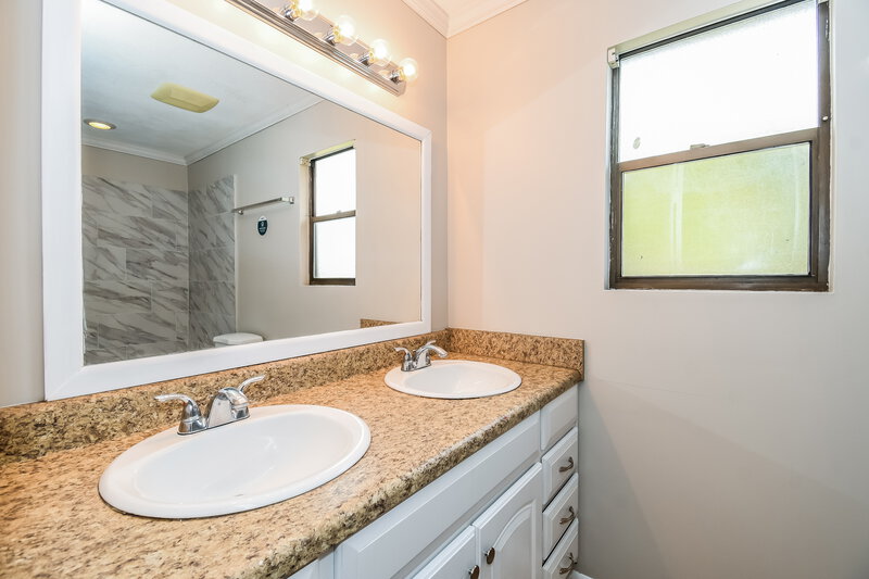 2,130/Mo, 10914 Horse Track Dr Jacksonville, FL 32257 Main Bathroom View