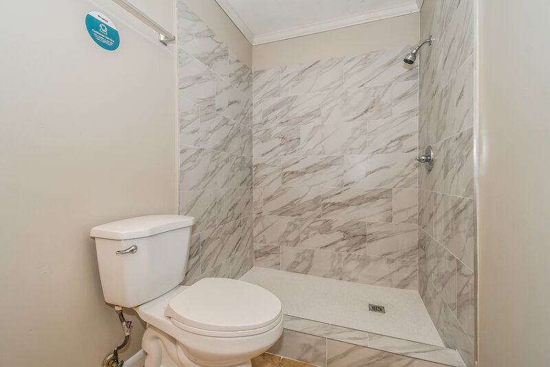 2,130/Mo, 10914 Horse Track Dr Jacksonville, FL 32257 Main Bathroom View 2