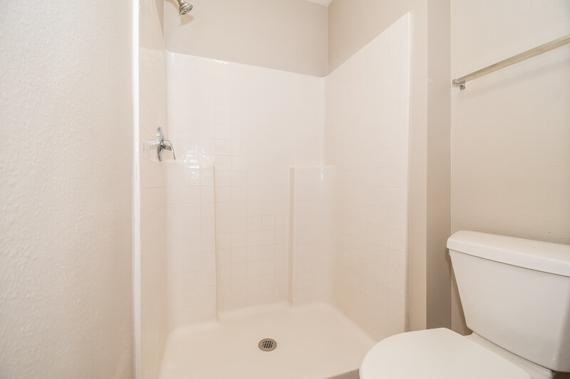 1,730/Mo, 1684 Dartmouth Dr Middleburg, FL 32068 Bathroom View 3