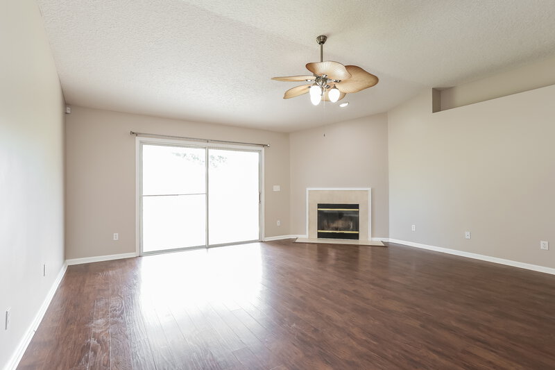 2,025/Mo, 14011 Crestwick Dr W Jacksonville, FL 32218 Family Room View 2