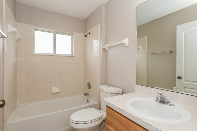 2,025/Mo, 14011 Crestwick Dr W Jacksonville, FL 32218 Bathroom View