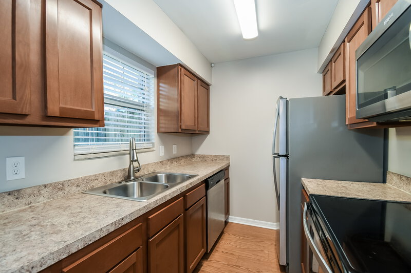 1,265/Mo, 4811 Cherwell Ln Jacksonville, FL 32217 Kitchen View 2