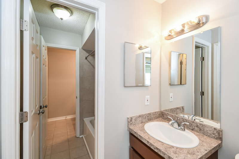 1,265/Mo, 4811 Cherwell Ln Jacksonville, FL 32217 Bathroom View 2
