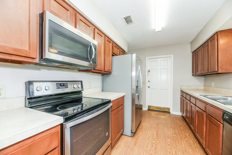 2,560/Mo, 11053 Knottingby Dr Jacksonville, FL 32257 Kitchen View 2