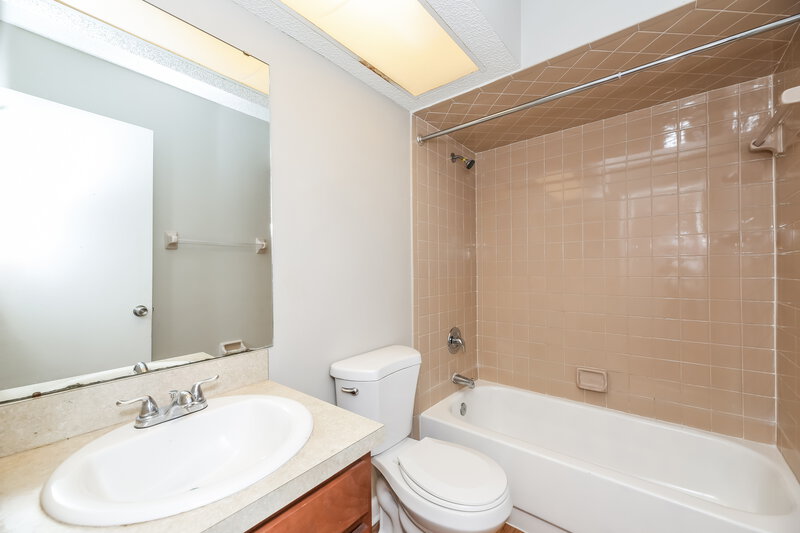 2,560/Mo, 11053 Knottingby Dr Jacksonville, FL 32257 Bathroom View