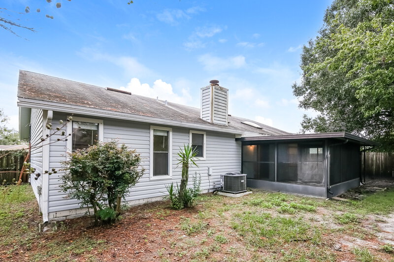 2,560/Mo, 11053 Knottingby Dr Jacksonville, FL 32257 Rear View