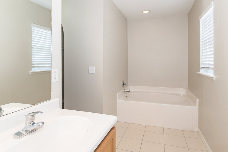 3,220/Mo, 3487 Hickory Landing Ct Jacksonville, FL 32226 Master Bathroomlarge View