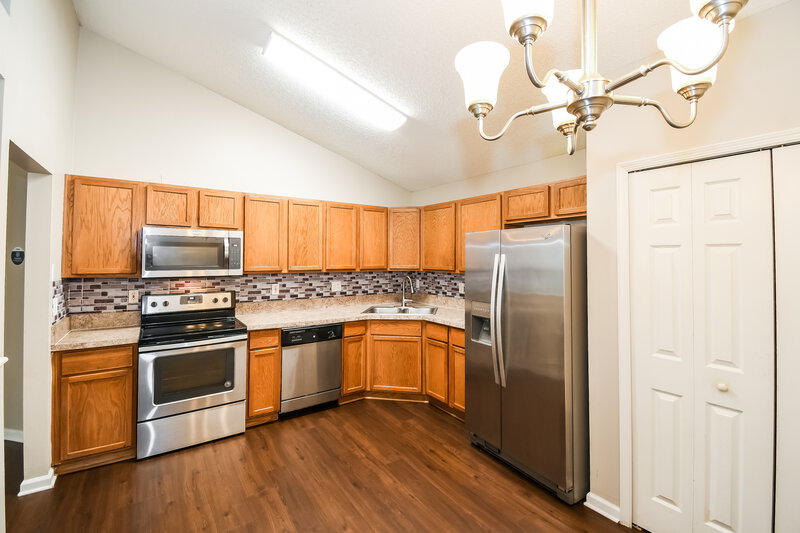 1,825/Mo, 2041 Hunters Trace Cir Middleburg, FL 32068 Kitchen View 2