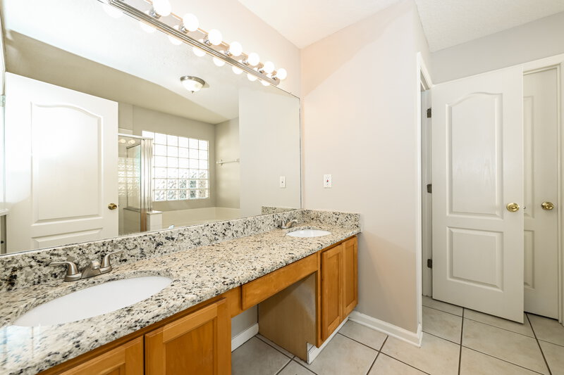 2,065/Mo, 857 Mystic Harbor Dr Jacksonville, FL 32225 Main Bathroom View