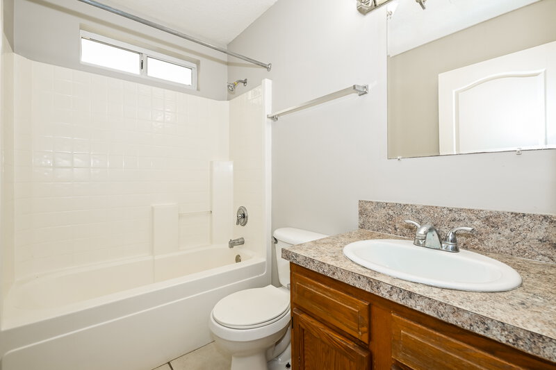 2,065/Mo, 857 Mystic Harbor Dr Jacksonville, FL 32225 Bathroom View