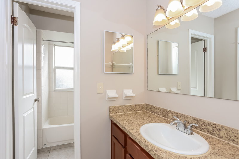 1,890/Mo, 3670 Indian Princess Rd Jacksonville, FL 32257 Main Bathroom View
