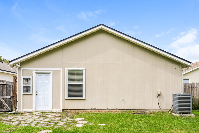 1,560/Mo, 1937 Longneedle Ln Middleburg, FL 32068 Rear View