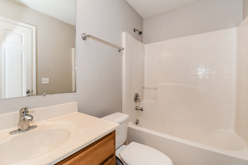 2,830/Mo, 12348 Hickory Forest Rd Jacksonville, FL 32226 Bathroom View