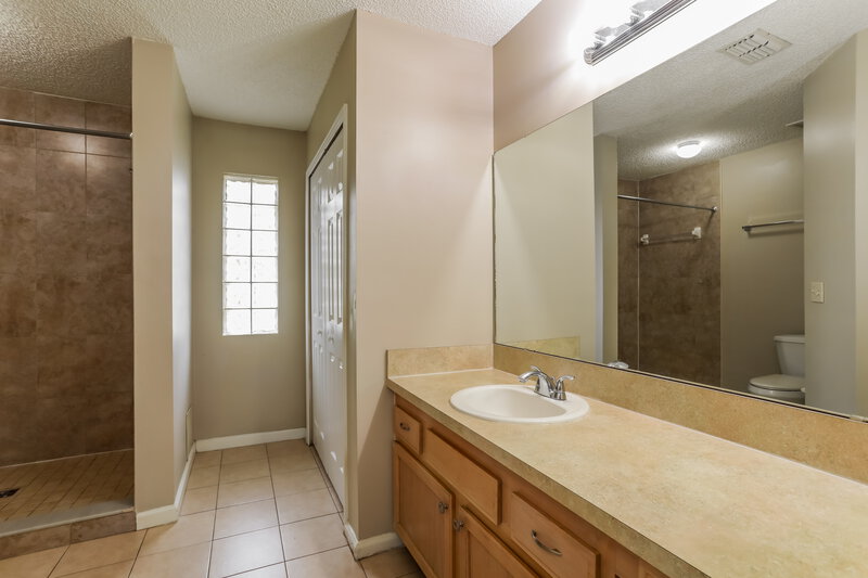 2,520/Mo, 2955 Waters View Cir Orange Park, FL 32073 Main Bathroom View