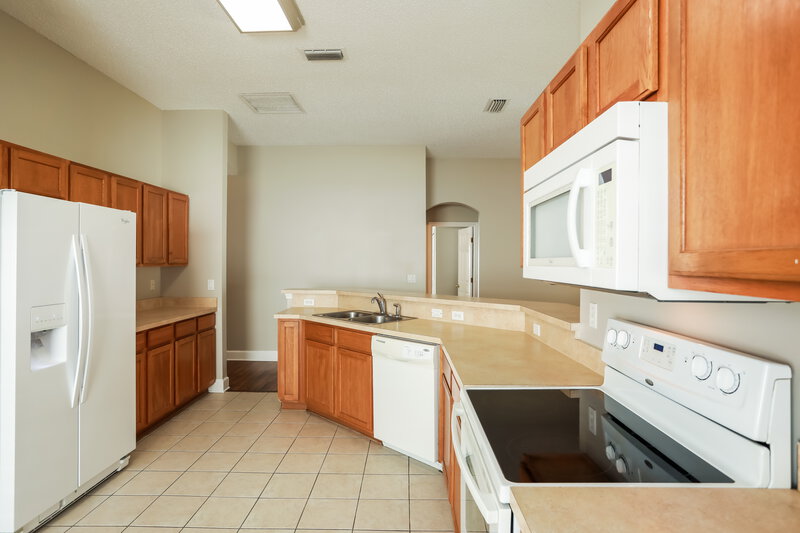 1,520/Mo, 1824 Creekview Dr Green Cove Springs, FL 32043 Kitchen View 2