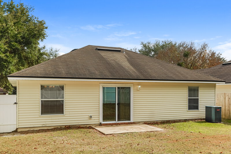 1,520/Mo, 1824 Creekview Dr Green Cove Springs, FL 32043 Rear View