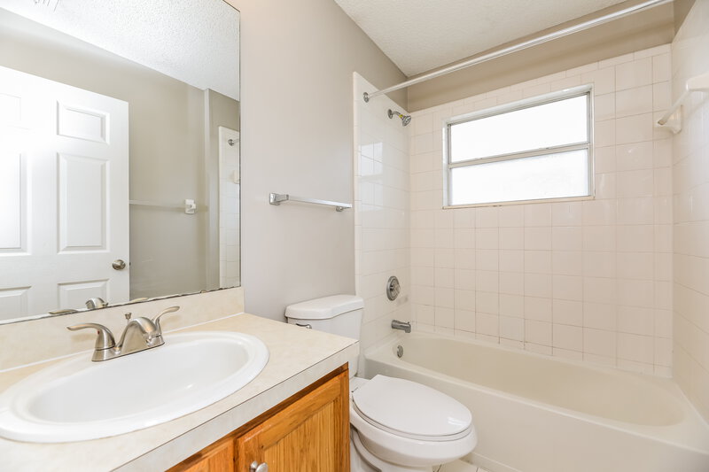 1,990/Mo, 524 Loveland Pl Saint Johns, FL 32259 Bathroom View