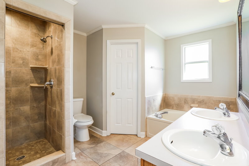 1,930/Mo, 3289 Avalon Dr Green Cove Springs, FL 32043 Main Bathroom View