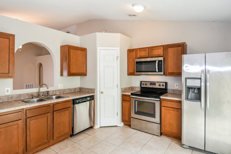 1,635/Mo, 3366 Talisman Dr Middleburg, FL 32068 Kitchen View 2