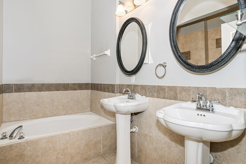 0/Mo, 172 Afton Ln Saint Johns, FL 32259 Main Bathroom View