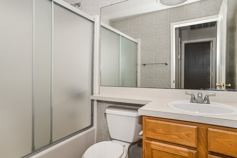 0/Mo, 172 Afton Ln Saint Johns, FL 32259 Bathroom View