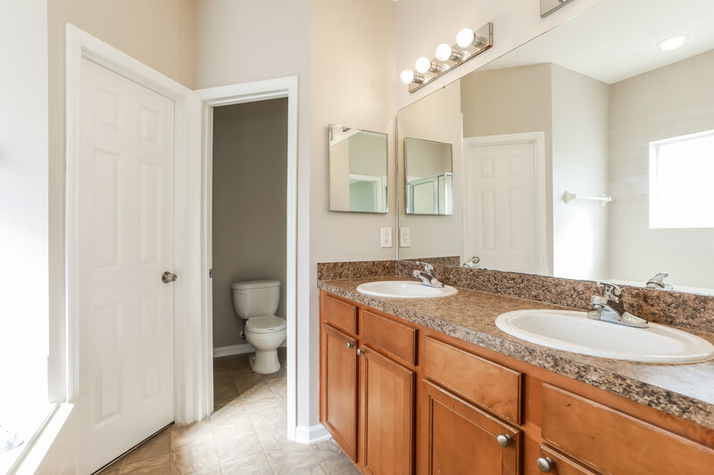 2,195/Mo, 2825 Spoonbill Trl Orange Park, FL 32073 Main Bathroom View